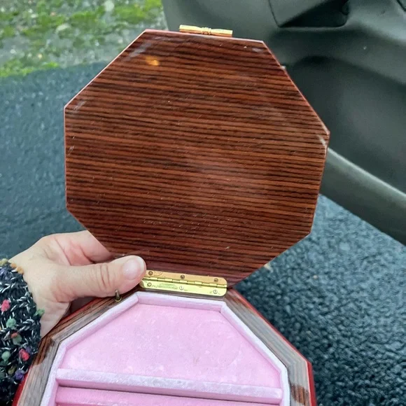 Vintage Italian Inlaid Octagonal Sorrento jewlery Musical box